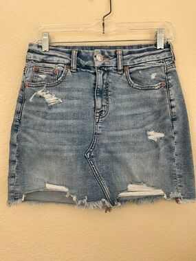 American Eagle Distressed Denim Mini Skirt Super Stretch Size 4